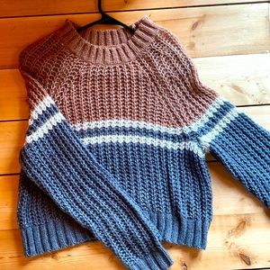 American Eagle sweater. Size XS. Barely worn, very good condition!